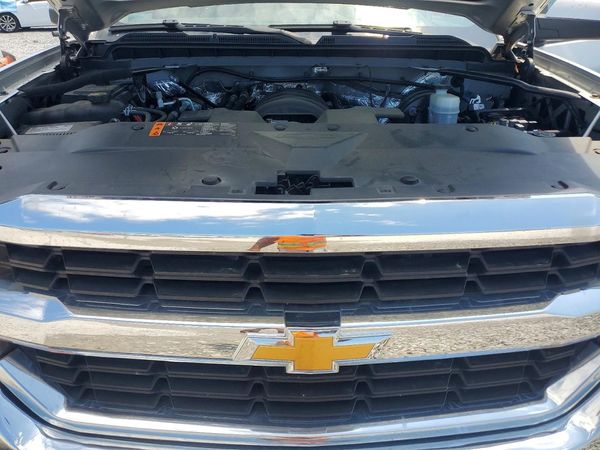 2017 CHEVROLET SILVERADO LT — Engine bay