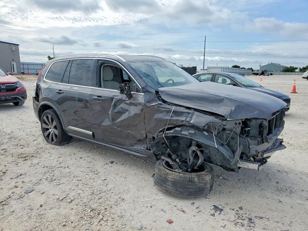 2024 VOLVO XC90 Plus Bright — Passenger 3/4