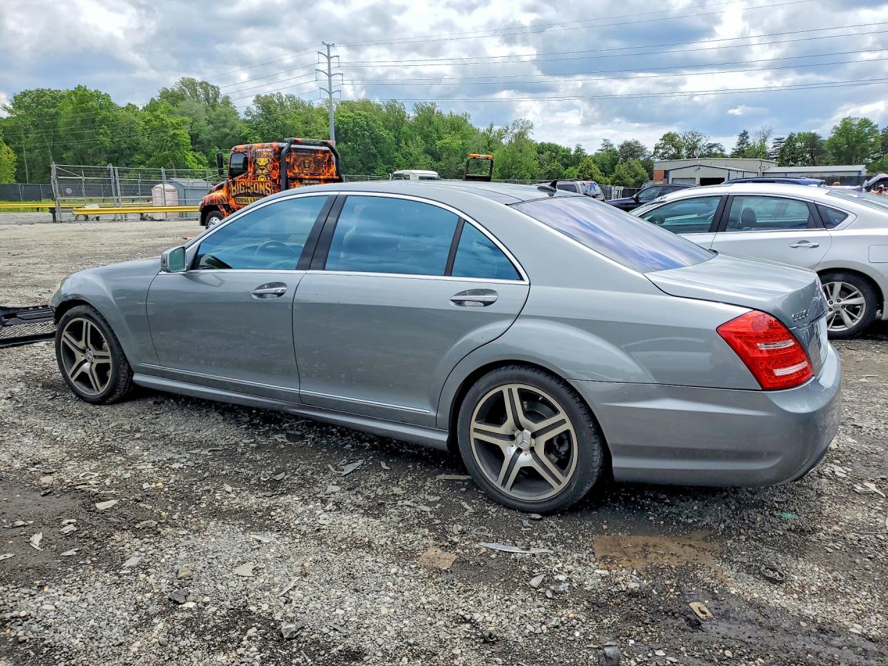 2011 MERCEDES-BENZ S S550