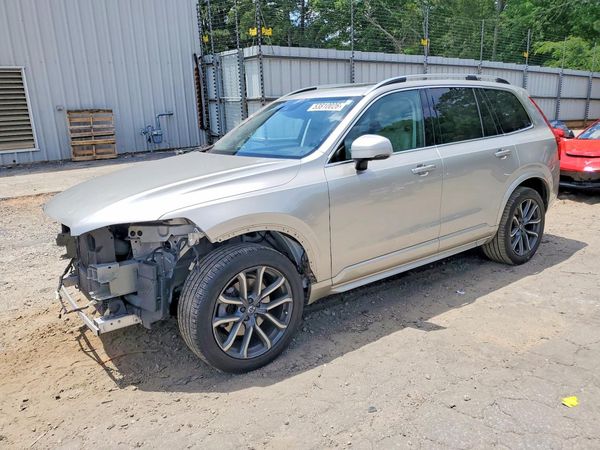 2017 VOLVO XC90 Momentum