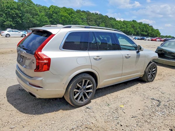 2017 VOLVO XC90 Momentum