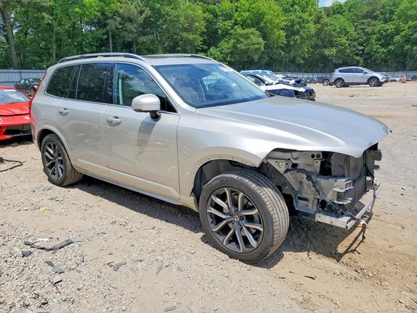 2017 VOLVO XC90 Momentum