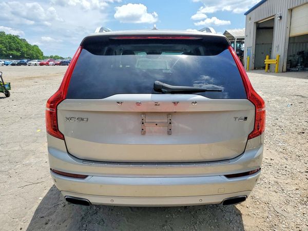 2017 VOLVO XC90 Momentum