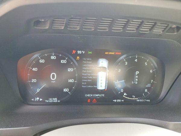 2017 VOLVO XC90 Momentum