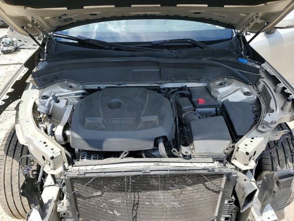 2017 VOLVO XC90 Momentum