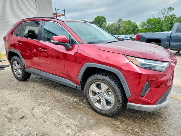 2022 TOYOTA RAV4 XLE