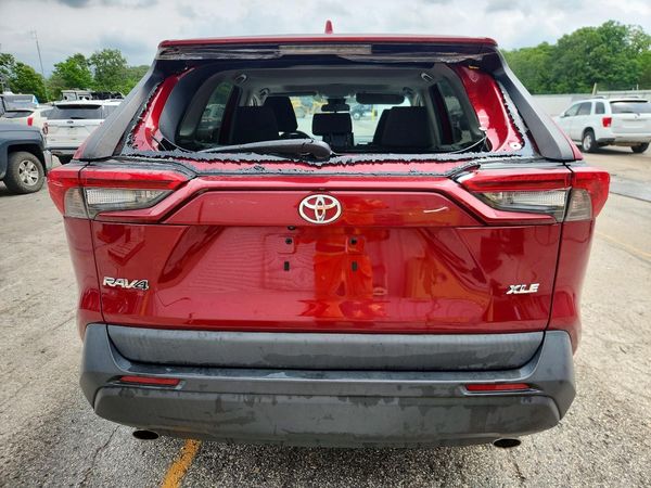 2022 TOYOTA RAV4 XLE
