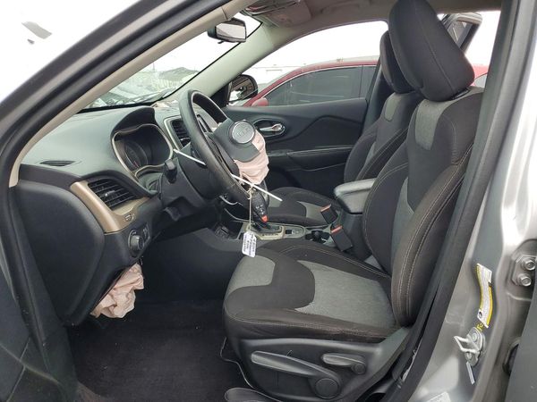 2016 JEEP CHEROKEE Sport — DENT
