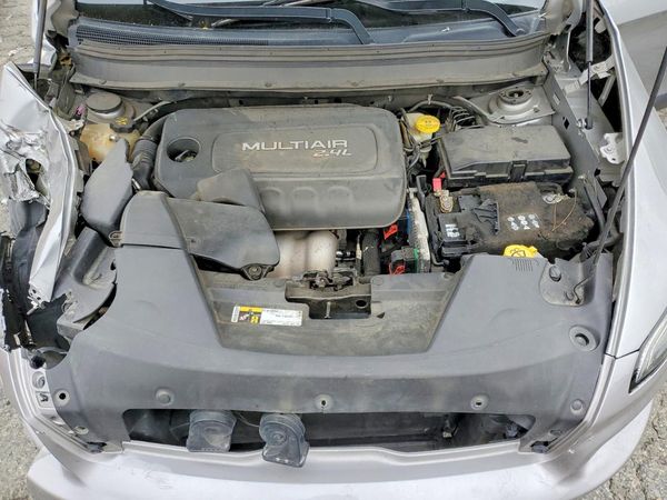 2016 JEEP CHEROKEE Sport — Engine bay