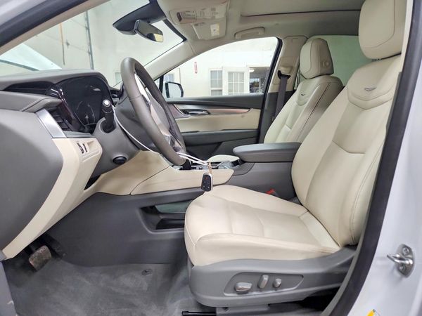 2025 CADILLAC XT5