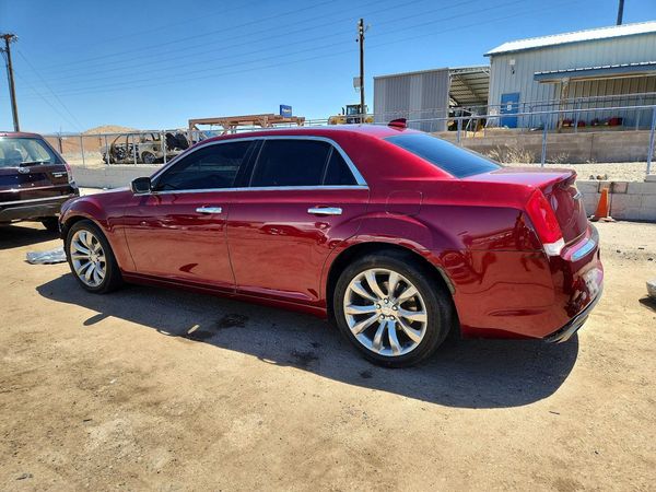 2019 CHRYSLER 300