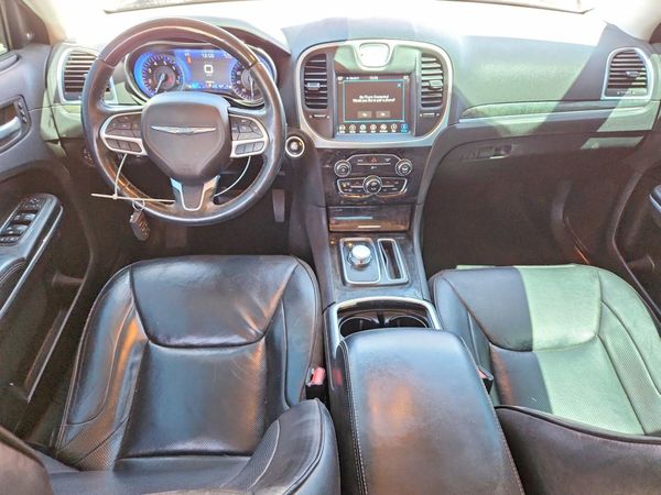 2019 CHRYSLER 300
