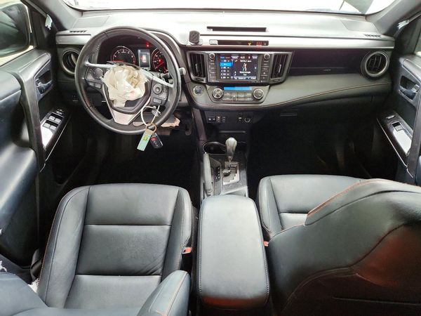 2018 TOYOTA RAV4 SE