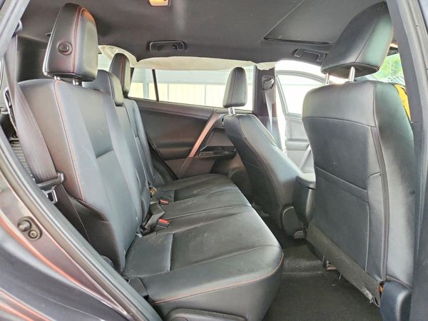 2018 TOYOTA RAV4 SE