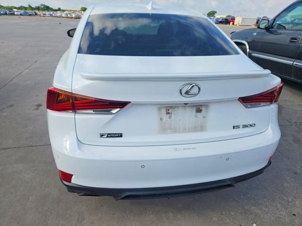 2019 LEXUS IS