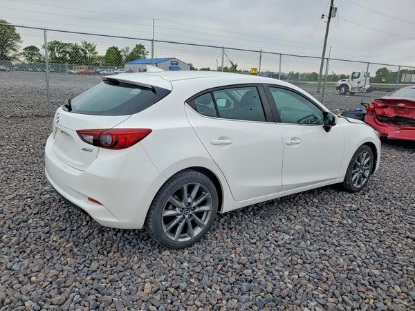 2018 MAZDA 3 Touring