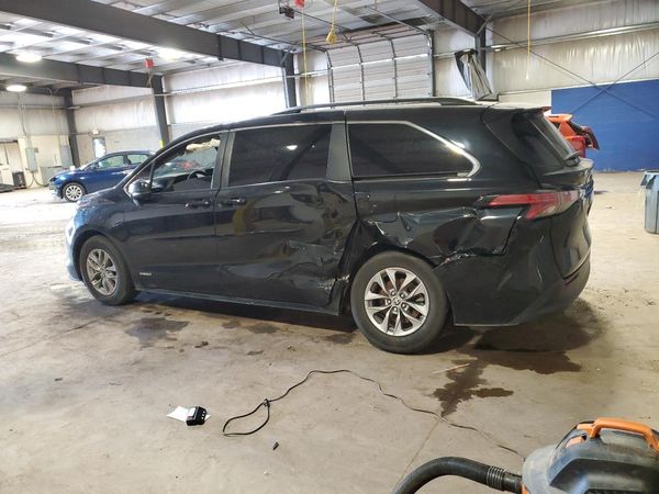 2021 TOYOTA SIENNA LE Plus Package — DSRA