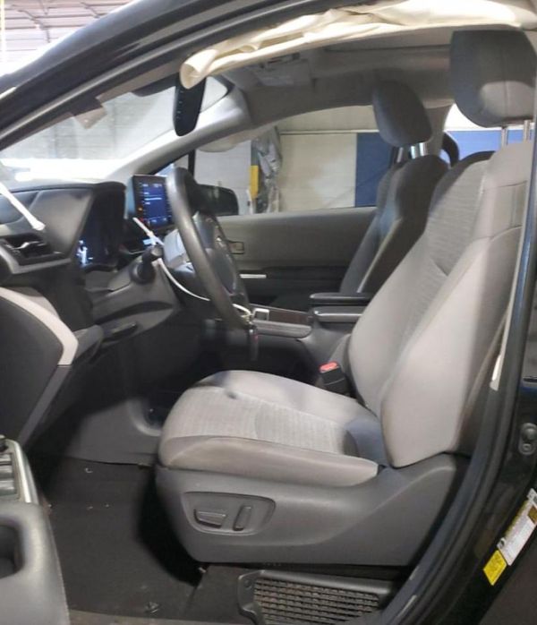 2021 TOYOTA SIENNA LE Plus Package — DENT