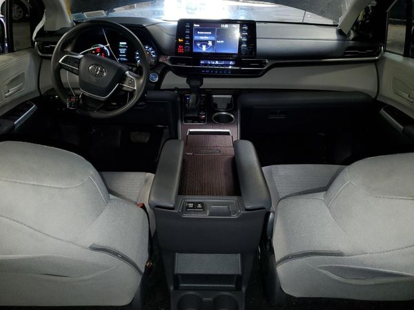 2021 TOYOTA SIENNA LE Plus Package — CKPT