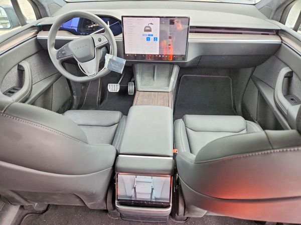 2025 TESLA MODEL X