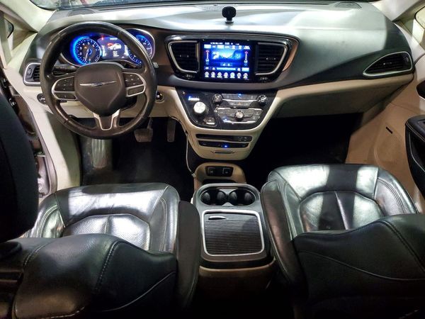 2017 CHRYSLER PACIFICA