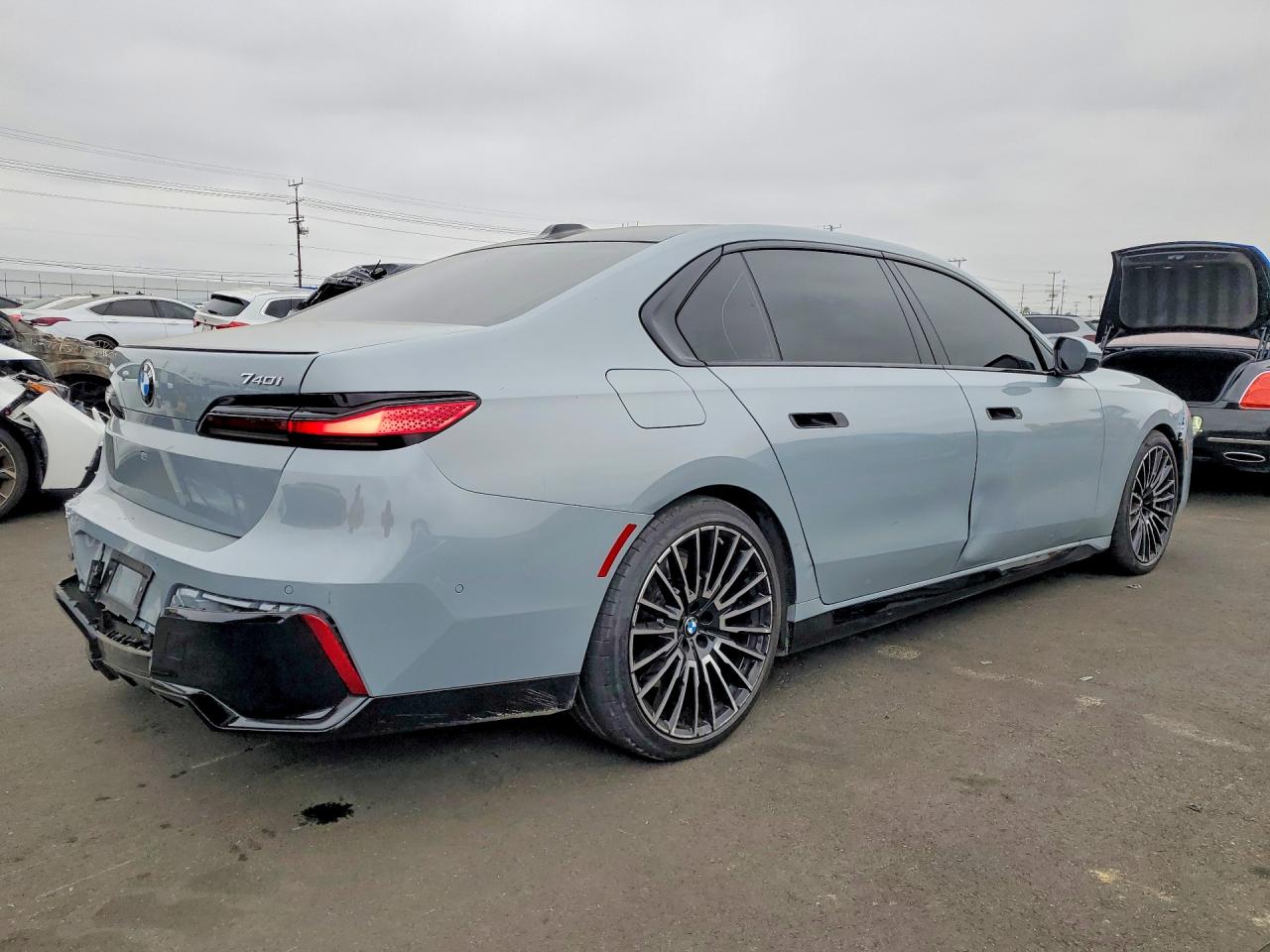 2025 BMW 740