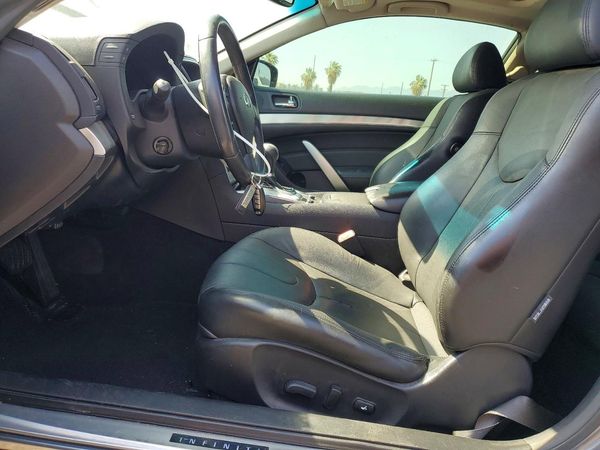 2015 INFINITI Q60 COUPE