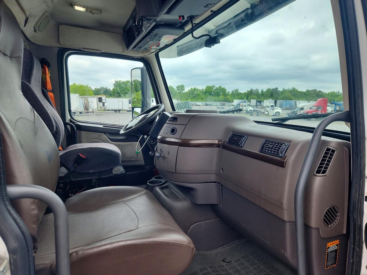 2017 VOLVO VNL