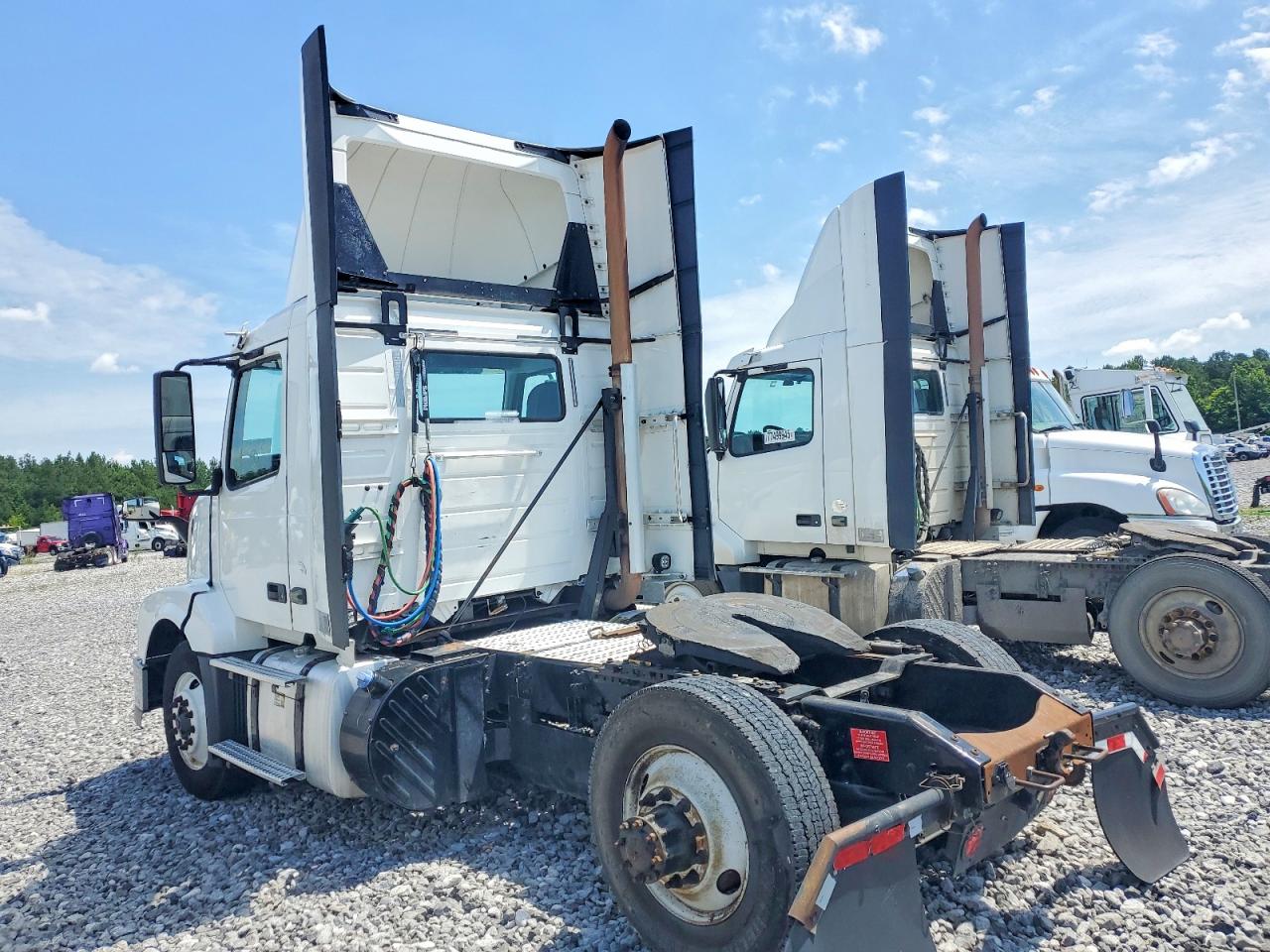 2017 VOLVO VNL