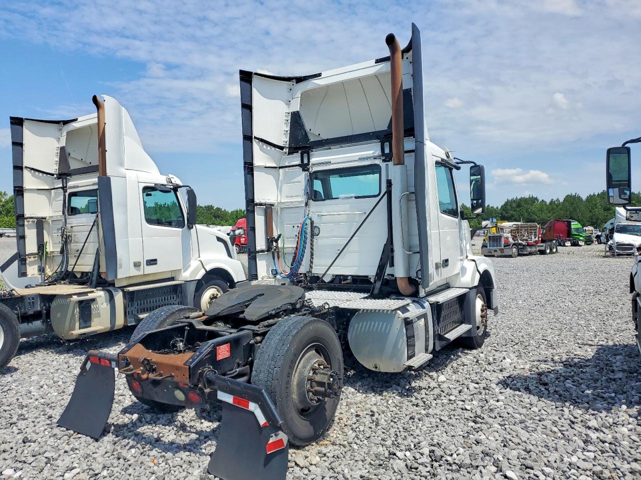 2017 VOLVO VNL