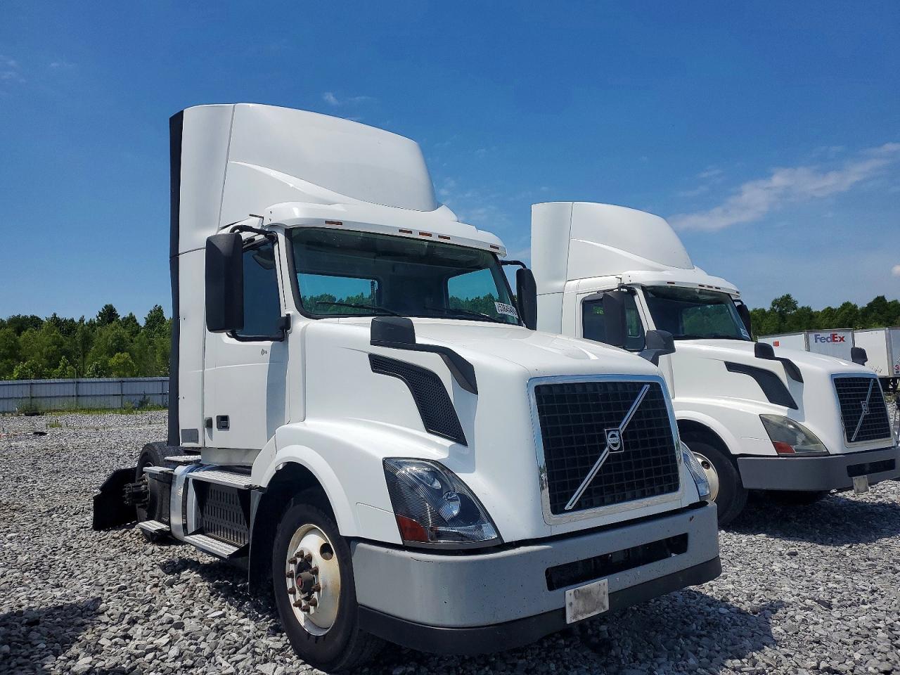 2017 VOLVO VNL
