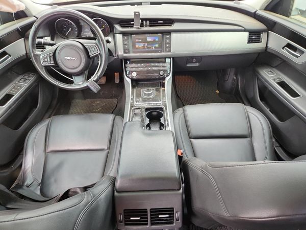 2017 JAGUAR XF