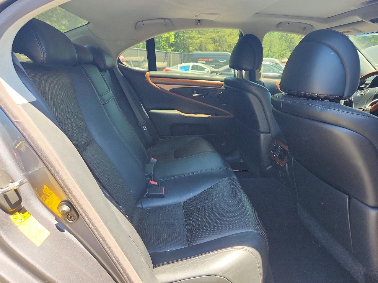 2013 LEXUS LS 460
