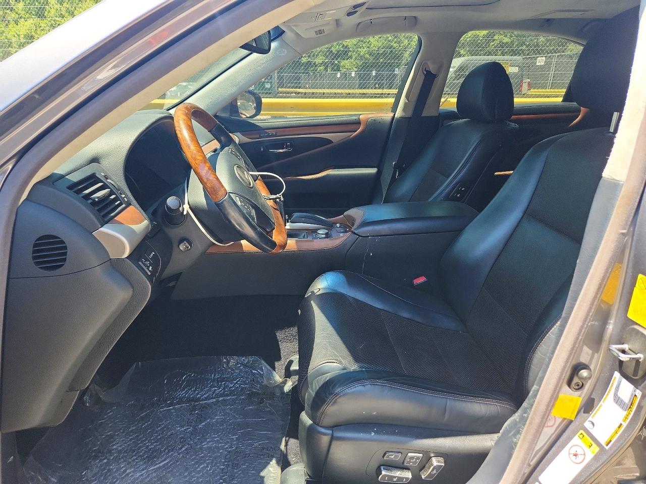 2013 LEXUS LS 460