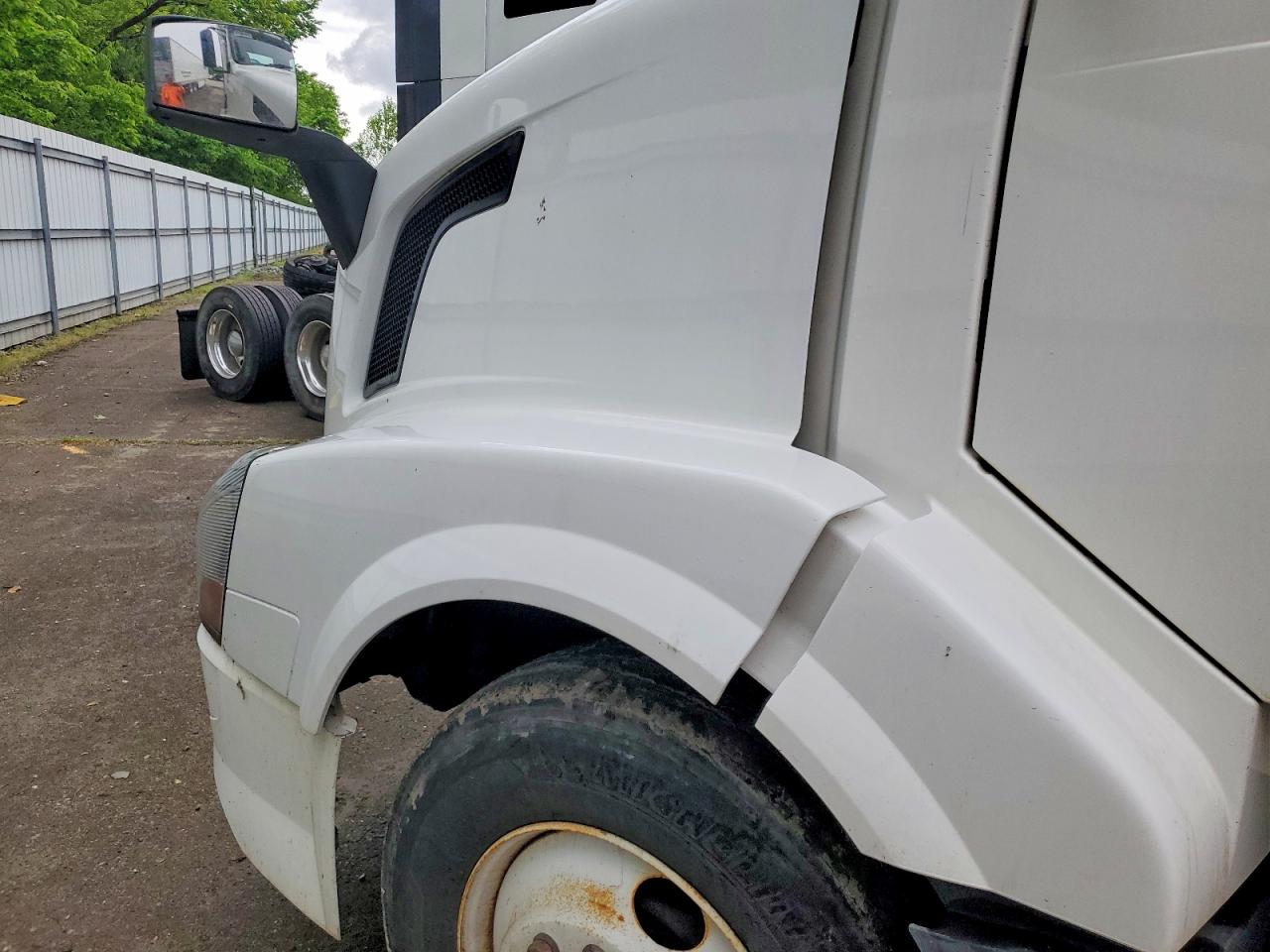 2018 VOLVO VNL