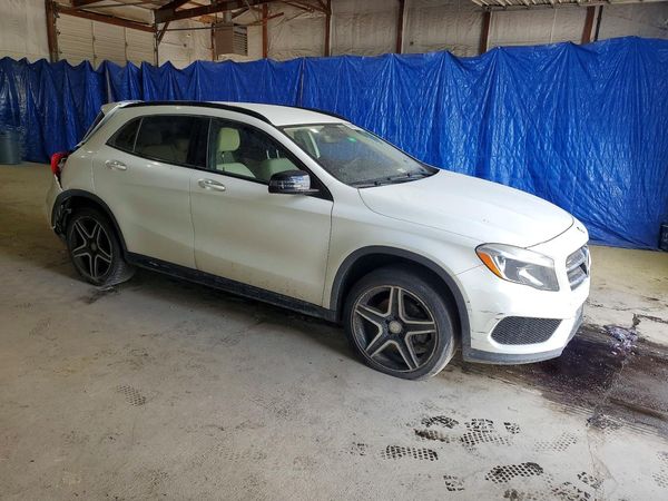 2017 MERCEDES-BENZ GLA-CLASS GLA250 — Passenger 3/4
