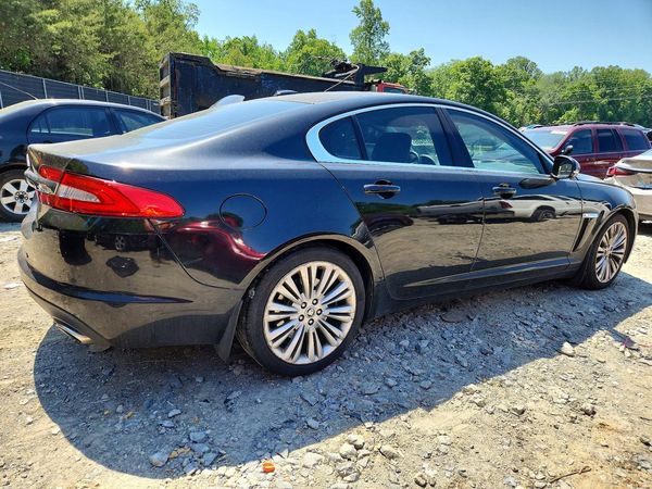 2012 JAGUAR XF Portfolio