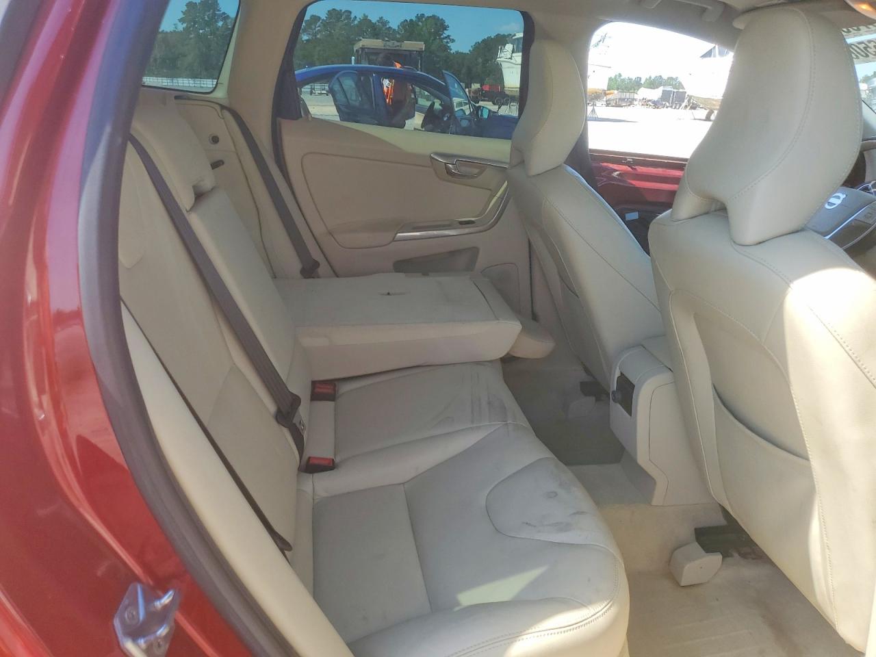 2015 VOLVO XC60 Premier (non R design)
