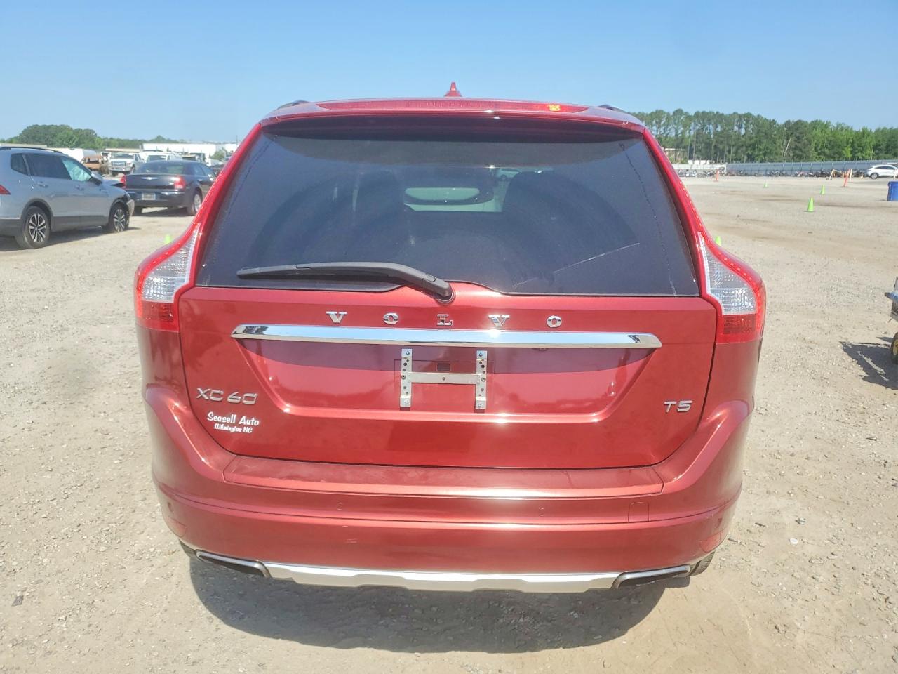 2015 VOLVO XC60 Premier (non R design)