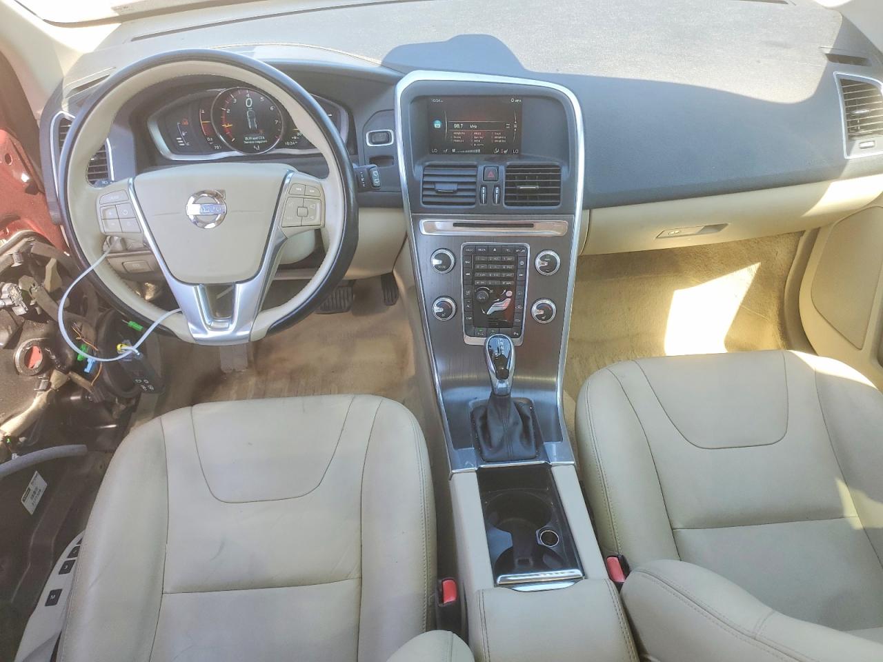 2015 VOLVO XC60 Premier (non R design)