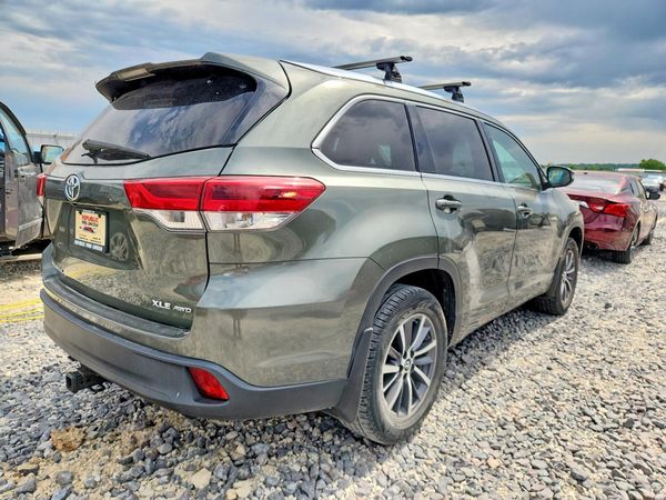2017 TOYOTA HIGHLANDER SE/XLE