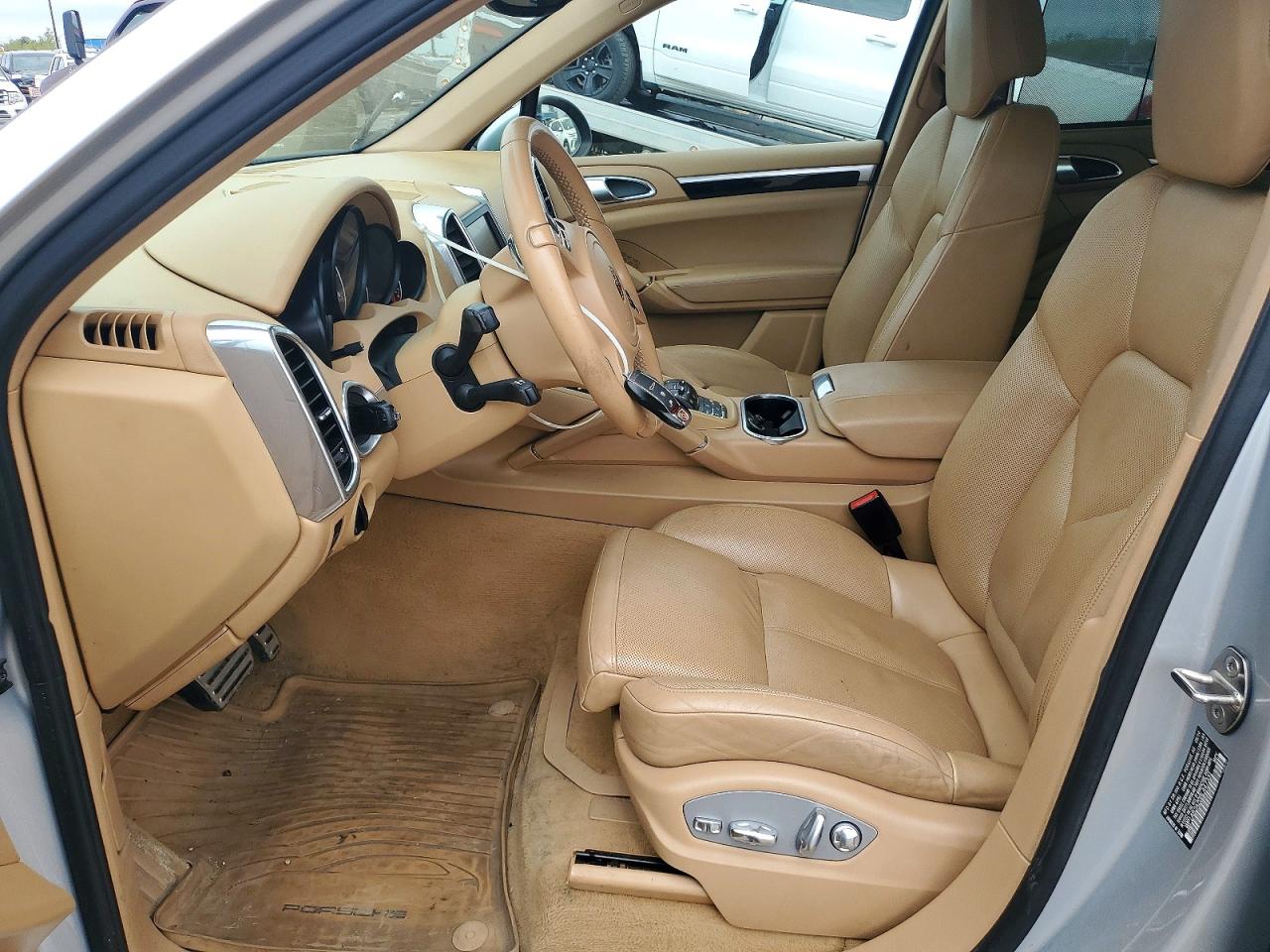 2011 PORSCHE CAYENNE