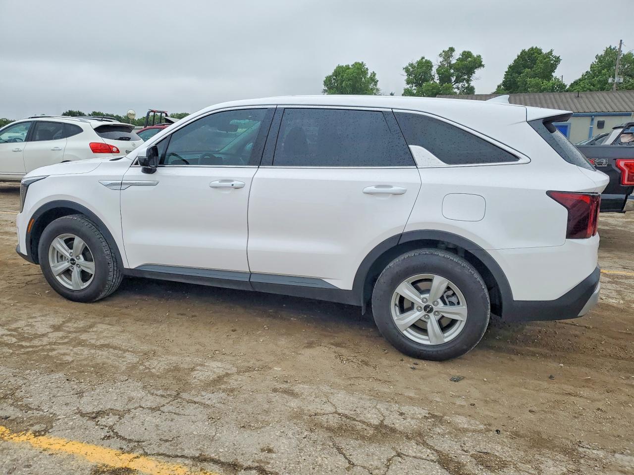 2024 KIA SORENTO LX