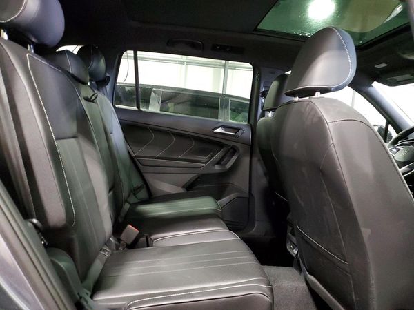 2024 VOLKSWAGEN TIGUAN 4Motion SE R-Line Black