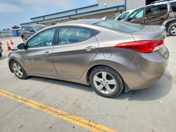 2013 HYUNDAI ELANTRA