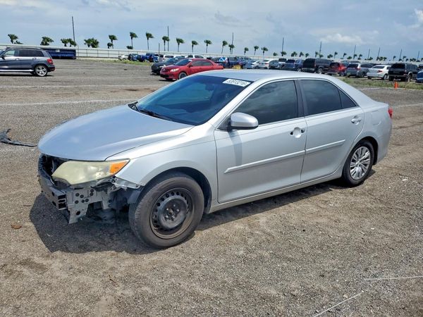 2014 TOYOTA CAMRY