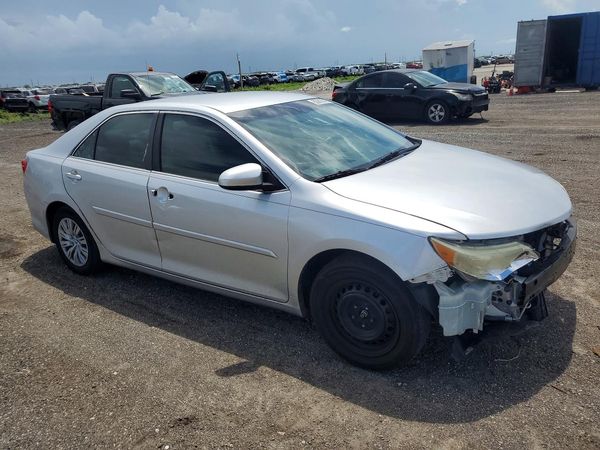 2014 TOYOTA CAMRY
