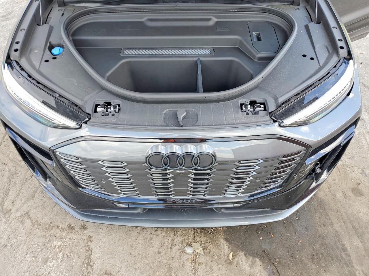 2025 AUDI SQ6 E-TRON e-tron quattro Prestige