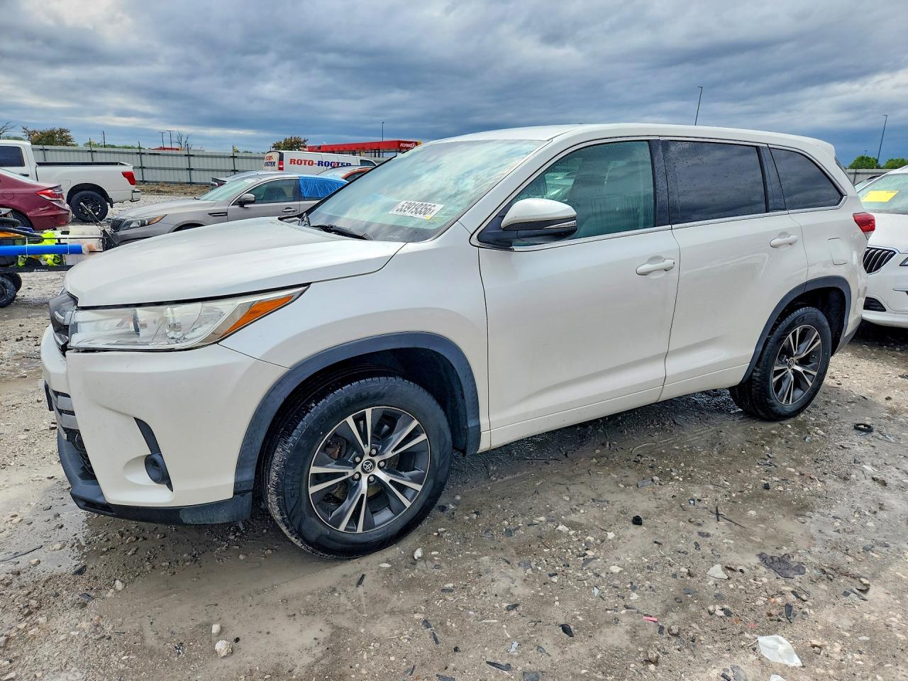 2018 TOYOTA HIGHLANDER LE