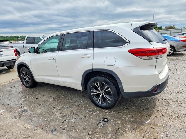 2018 TOYOTA HIGHLANDER LE